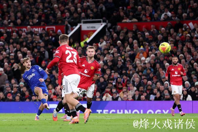 英超-盖耶击打队友染红霍尔建功 曼联0-1不敌埃弗顿